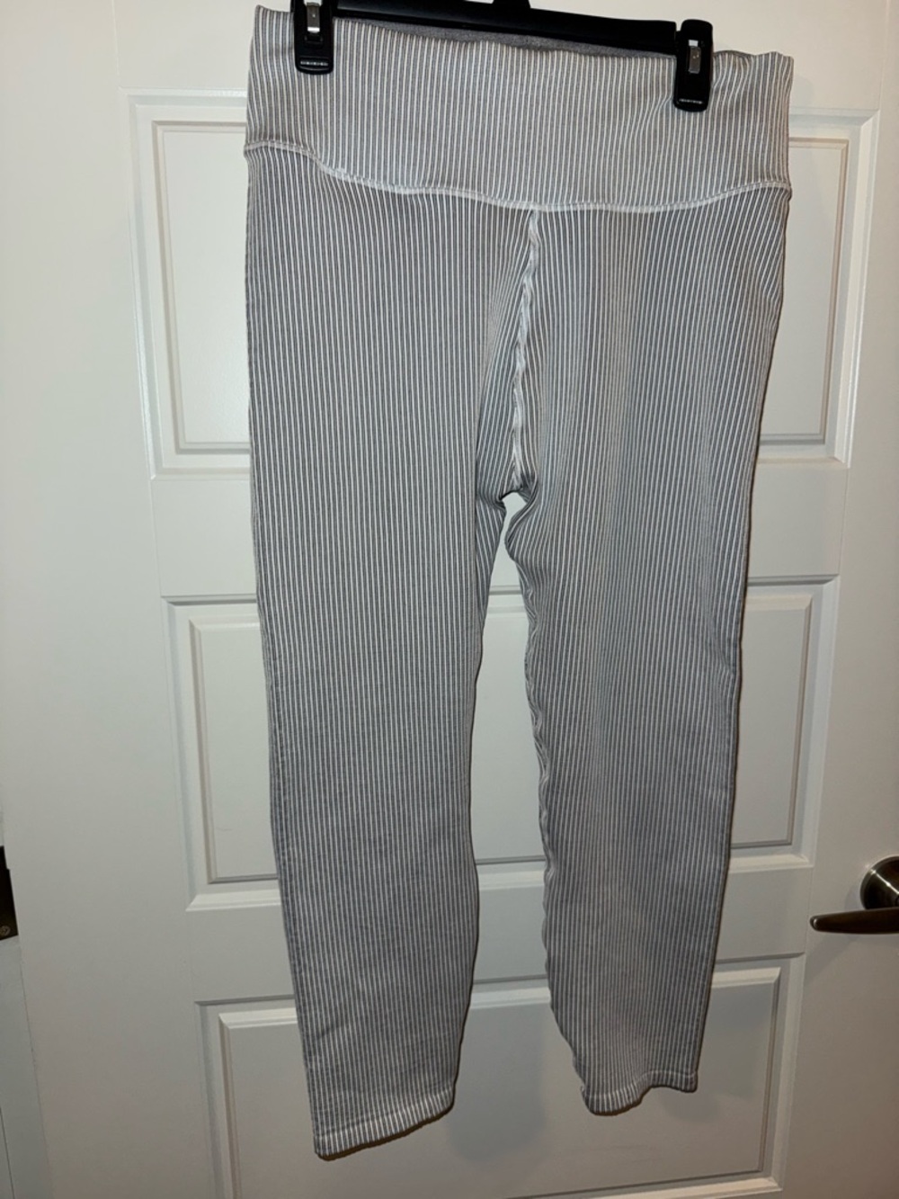 Good American Gray and White Striped Ribbed Kids Leggings